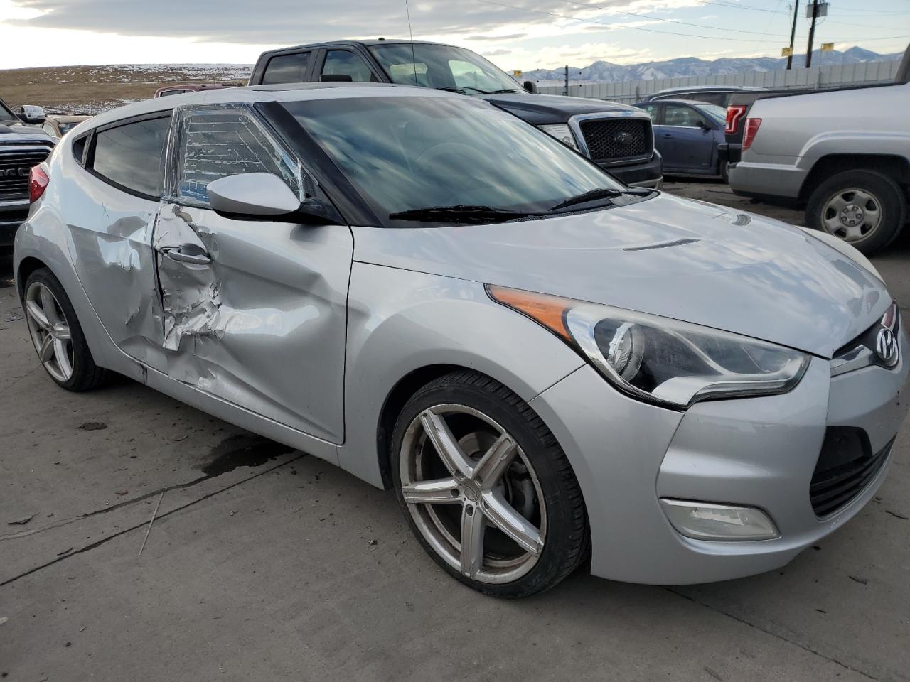 2013 Hyundai Veloster - Image 4