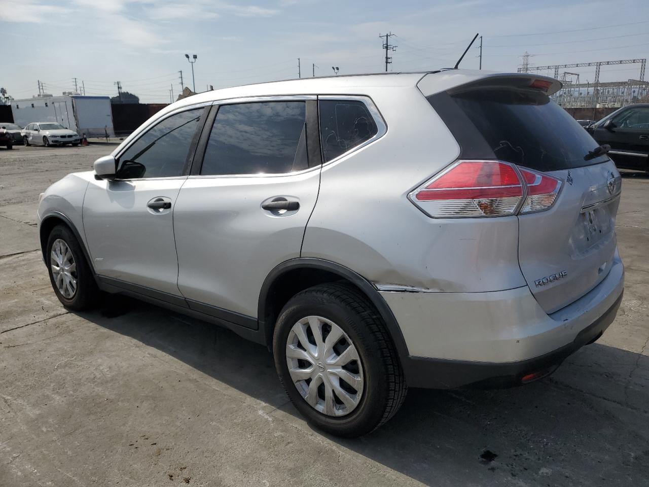 2016 Nissan Rogue - Image 2