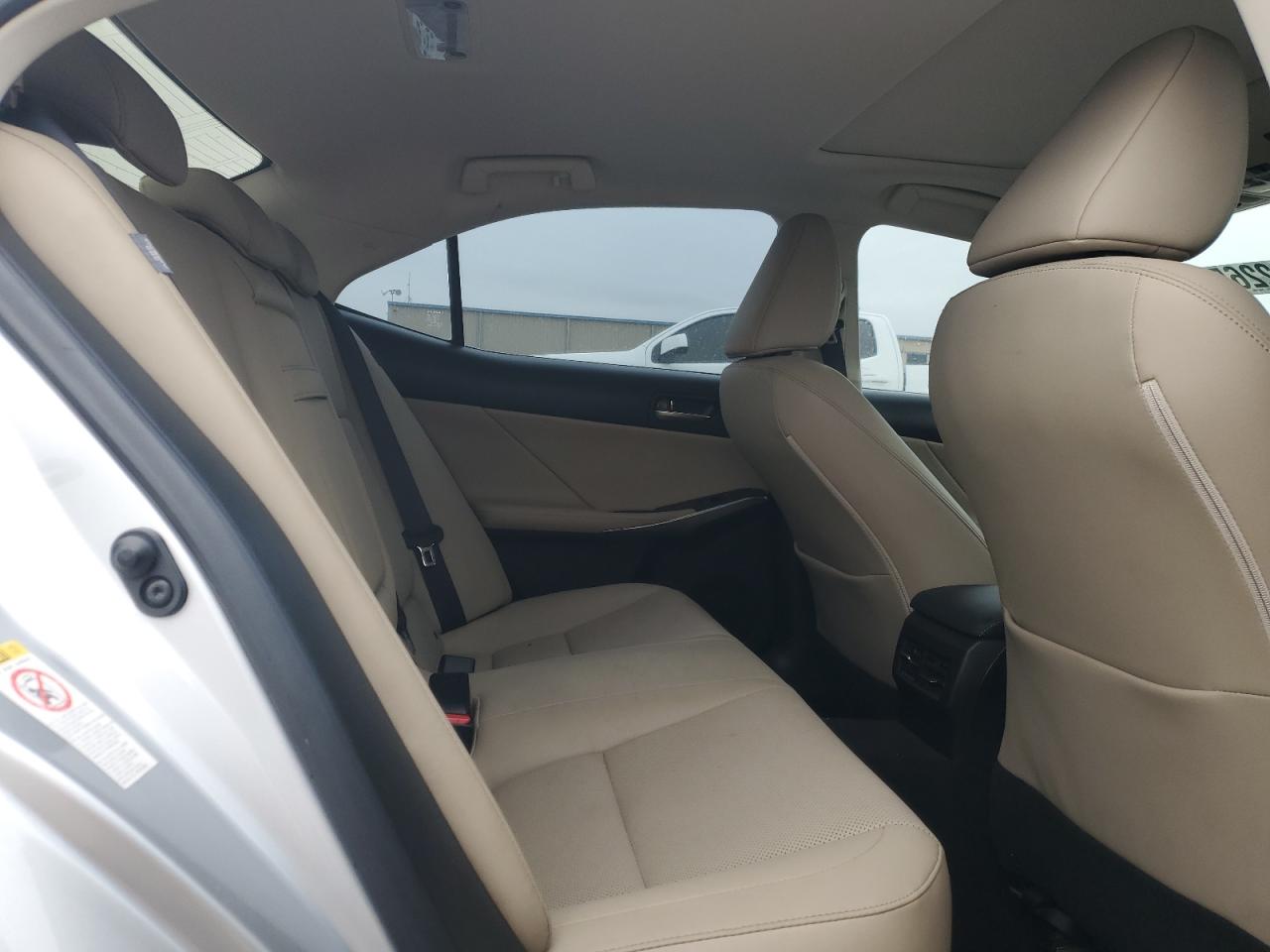 2017 Lexus IS - Image 10