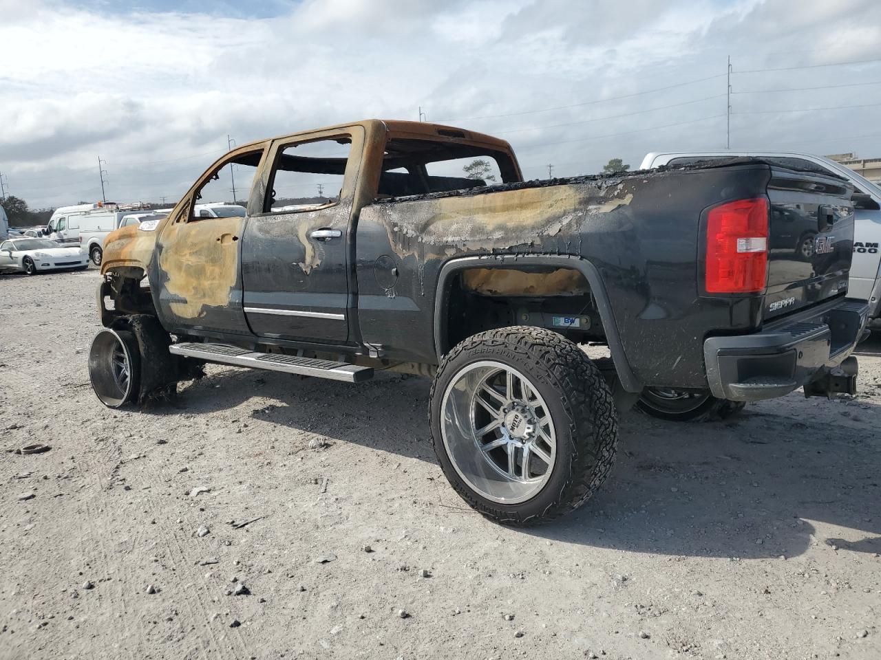 2018 GMC Sierra - Image 2