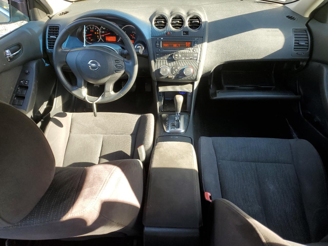 2010 Nissan Altima - Image 8
