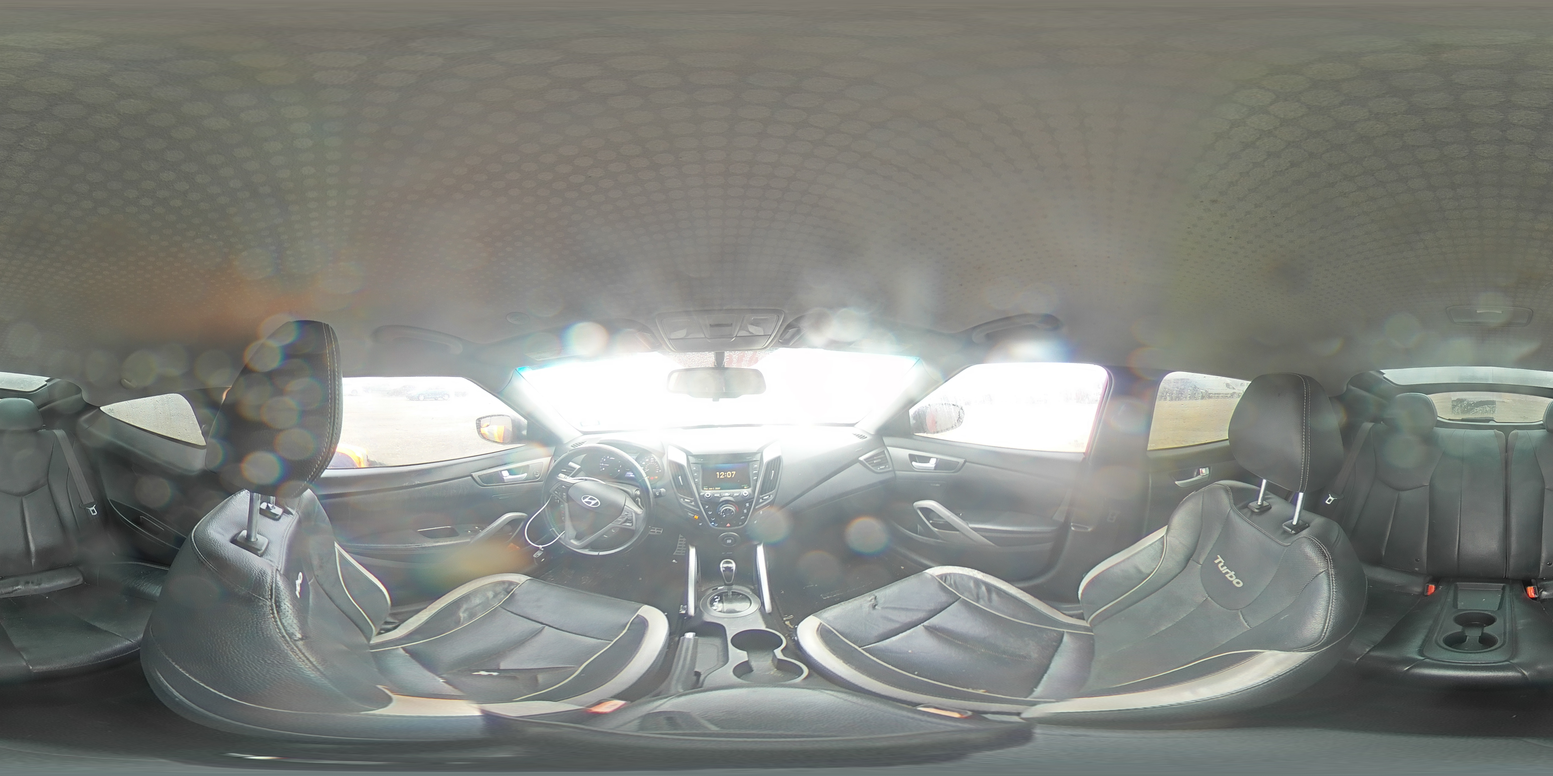 2014 Hyundai Veloster - Image 13