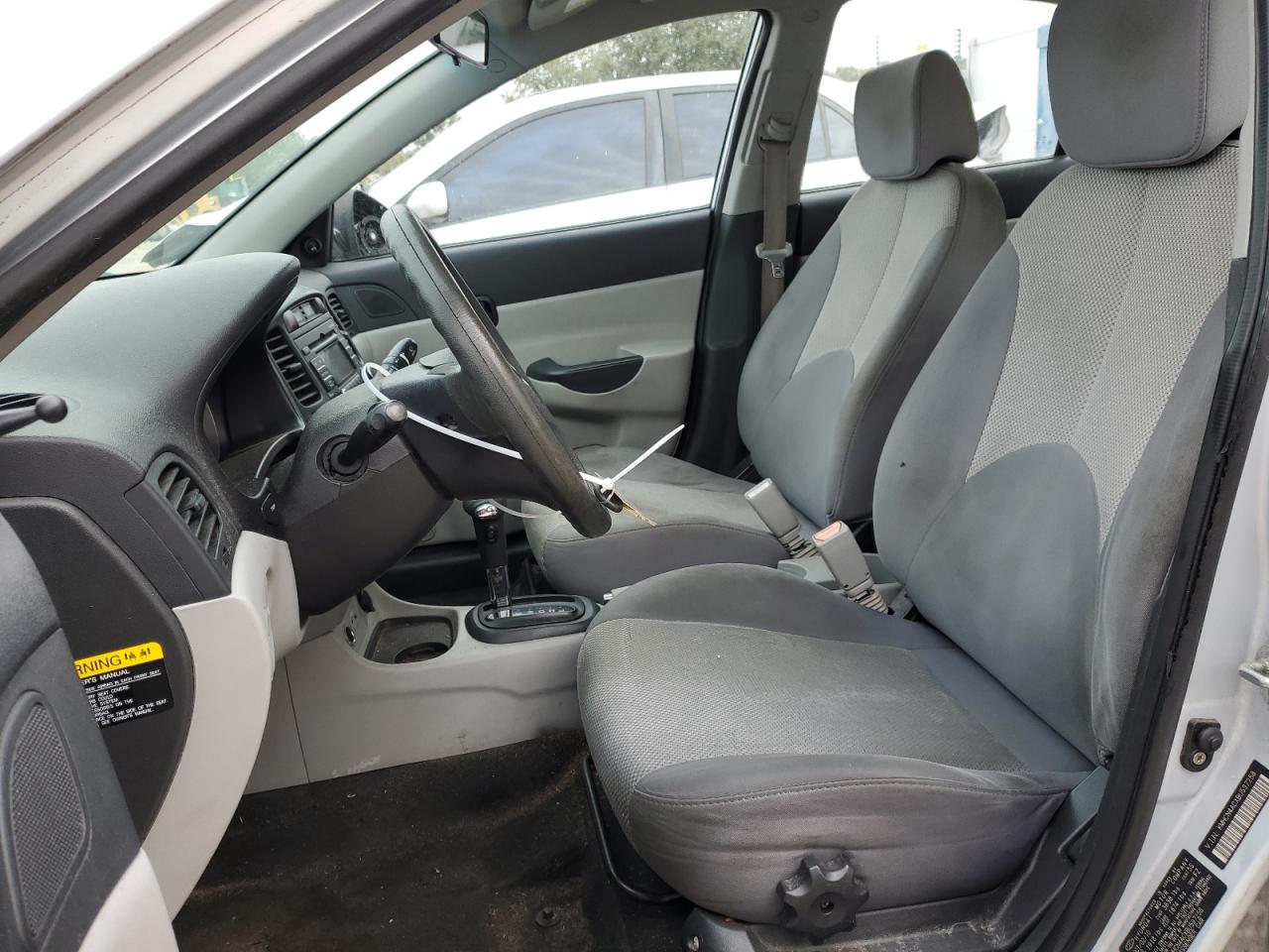 2011 Hyundai Accent - Image 7