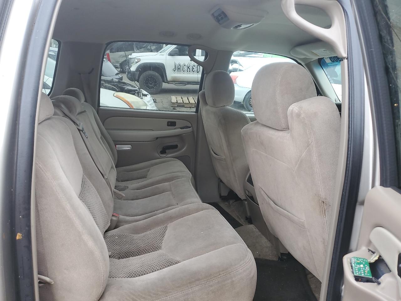 2003 Chevrolet Suburban - Image 10