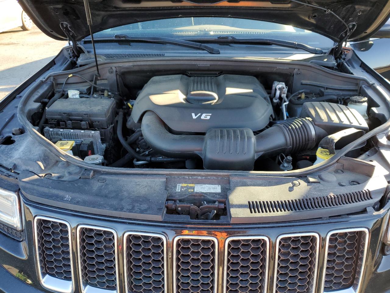 2014 Jeep Grand Cherokee - Image 13