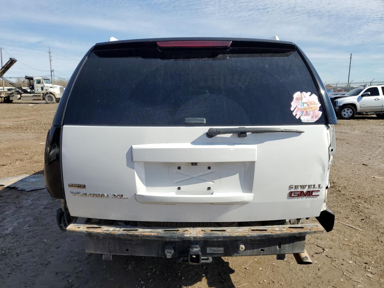 2011 GMC Yukon - Image 6