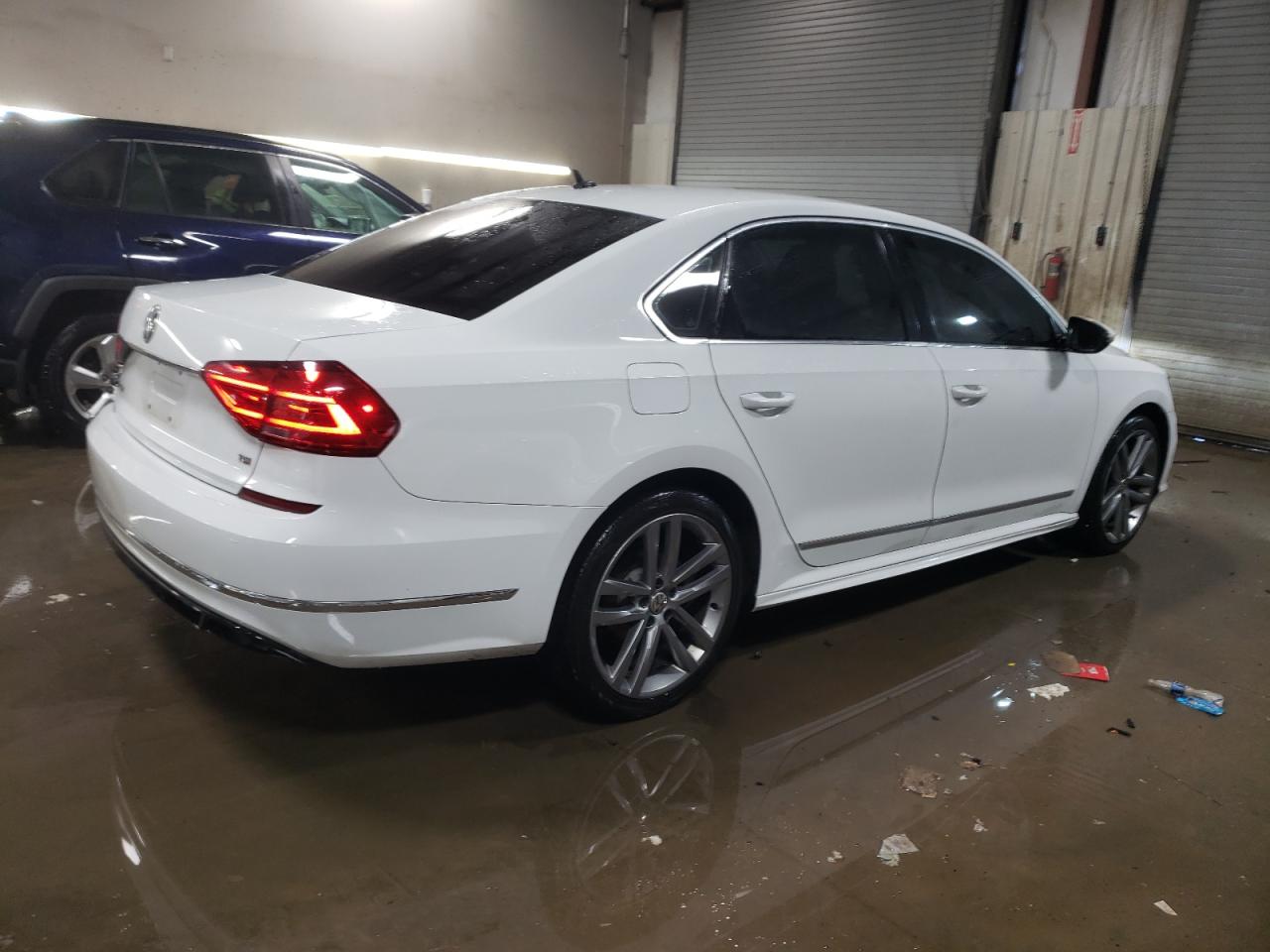 2016 Volkswagen Passat - Image 3