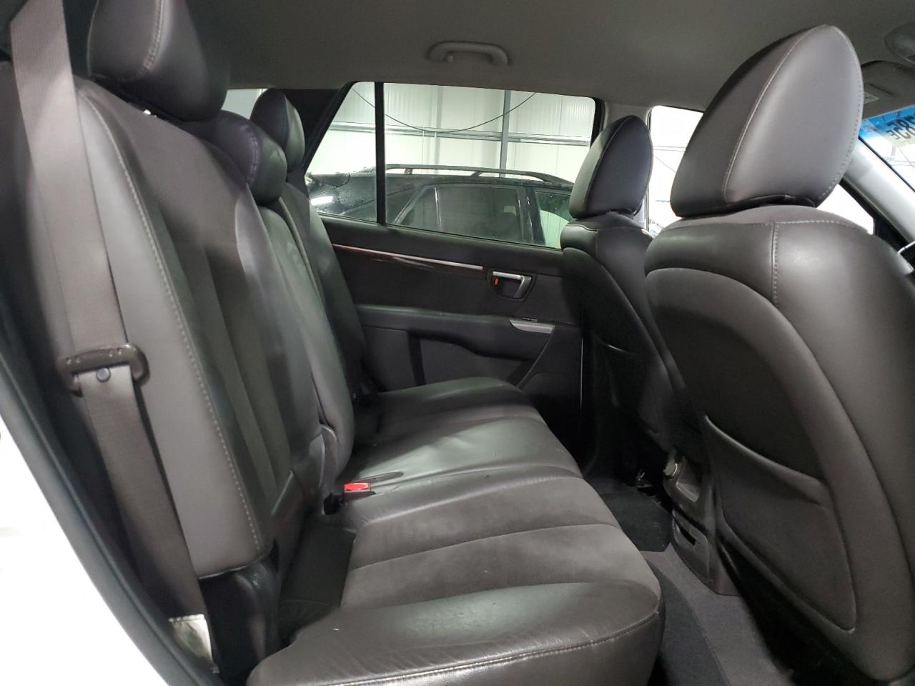 2010 Hyundai Santa Fe - Image 11