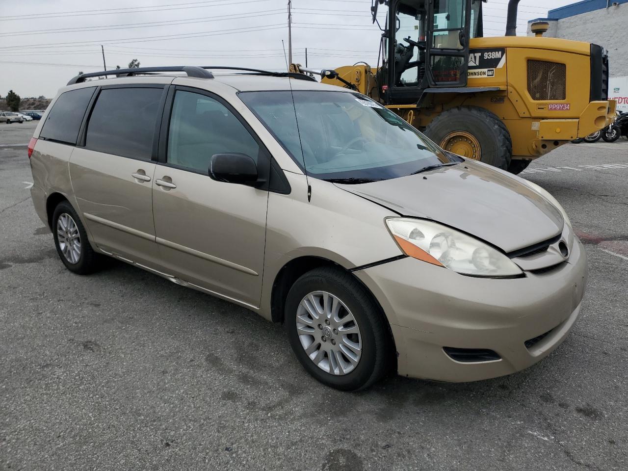 2010 Toyota Sienna - Image 4