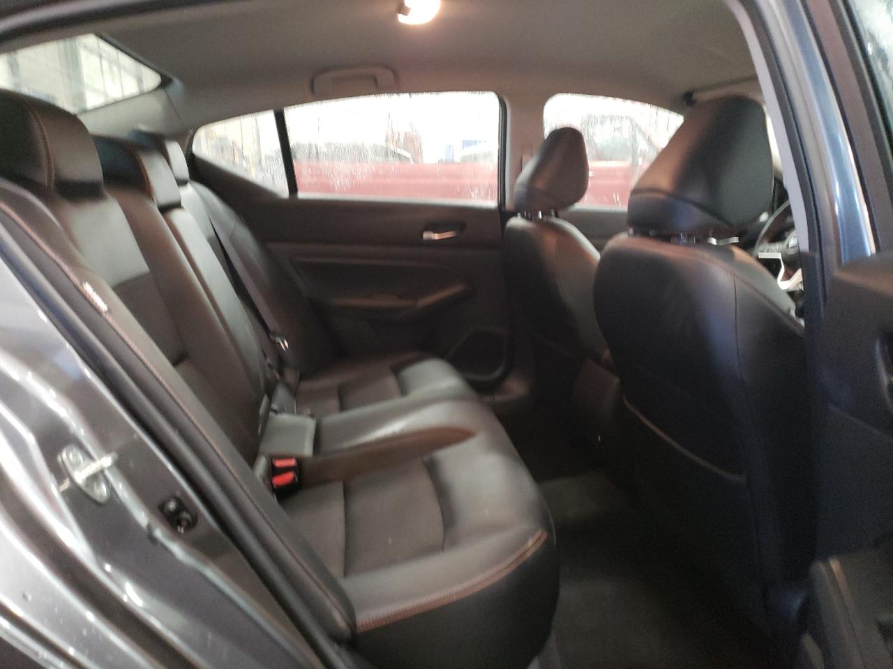 2020 Nissan Altima - Image 10