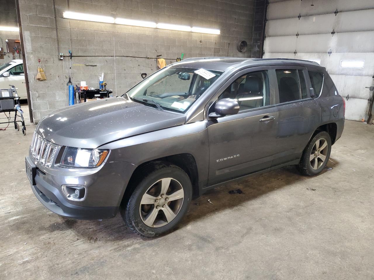 VIN 1C4NJDEB3HD192667 2017 JEEP COMPASS no.1