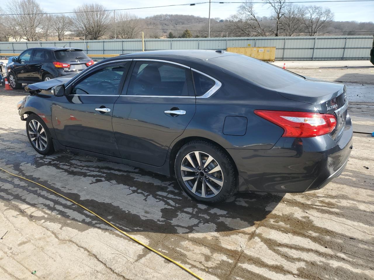 2017 Nissan Altima - Image 2