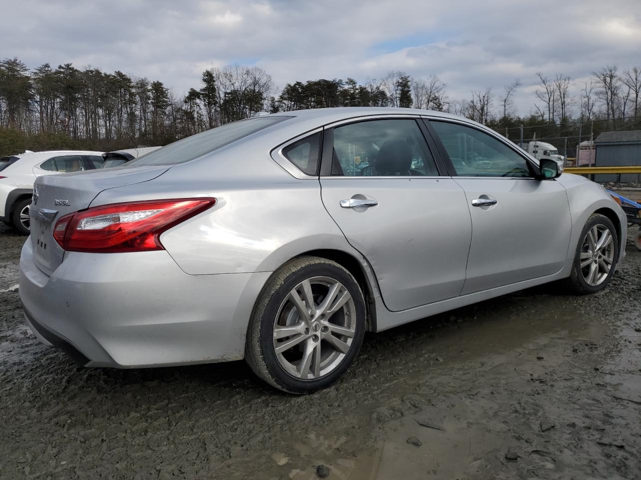 2017 Nissan Altima - Image 3