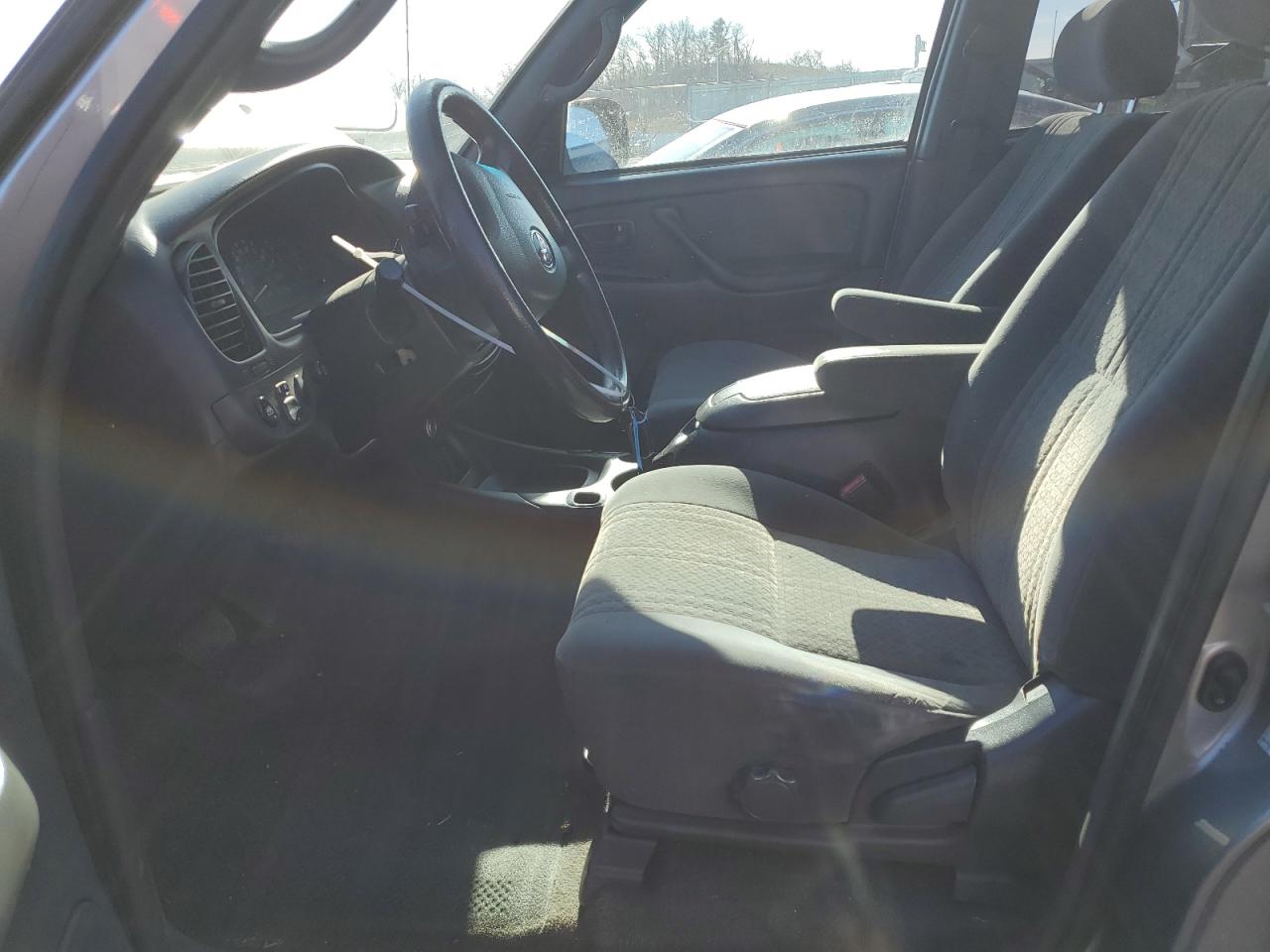 2004 Toyota Tundra - Image 7