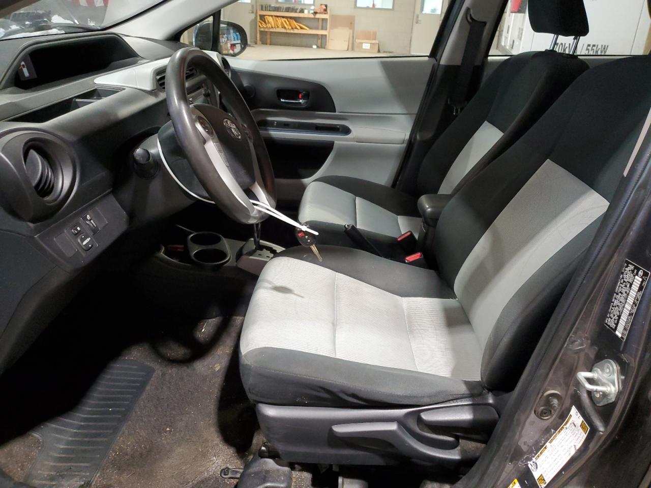 2012 Toyota Prius - Image 7