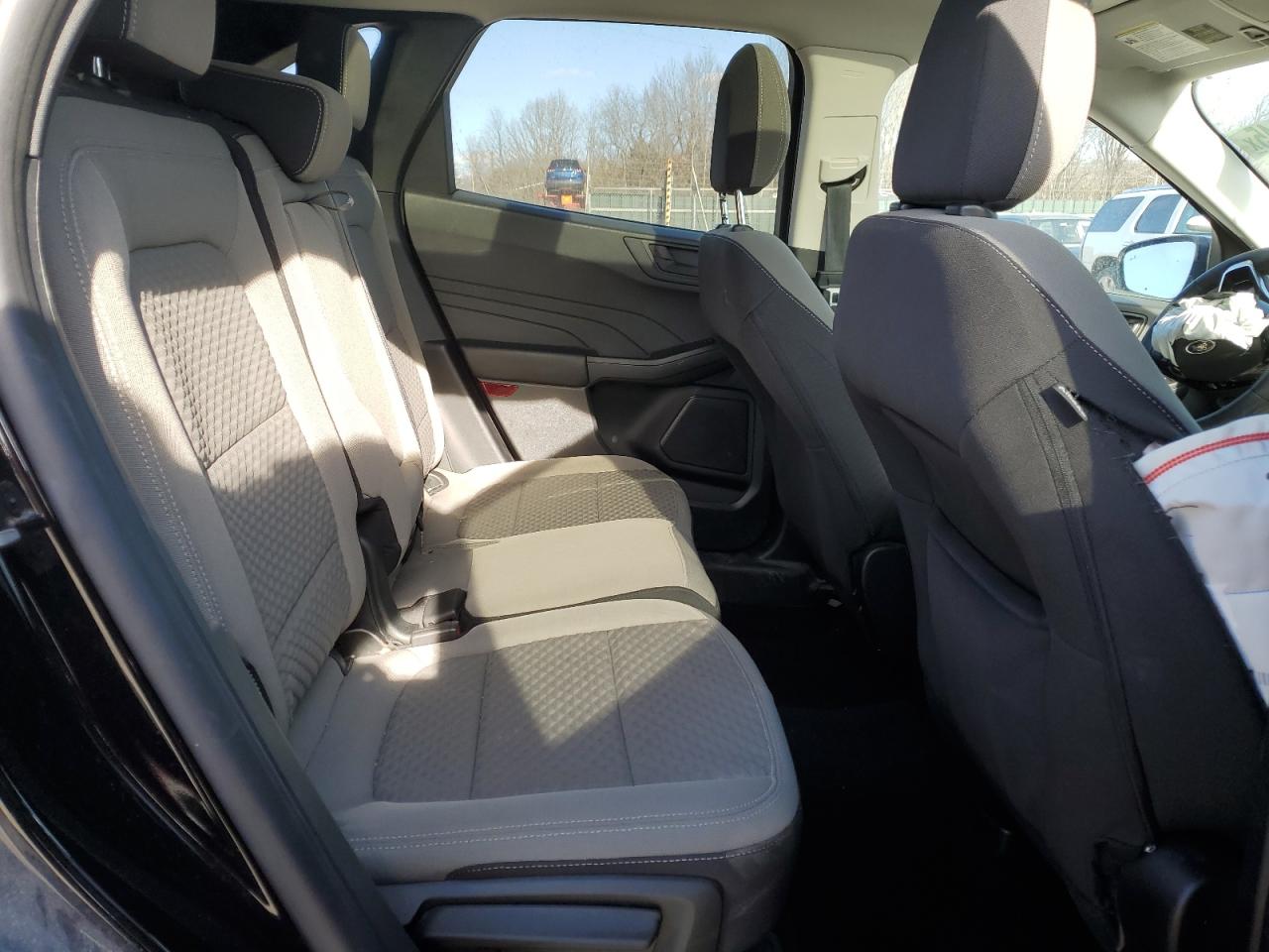 2022 Ford Escape - Image 11