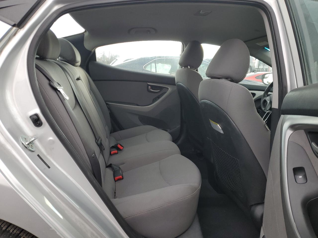 2015 Hyundai Elantra - Image 10