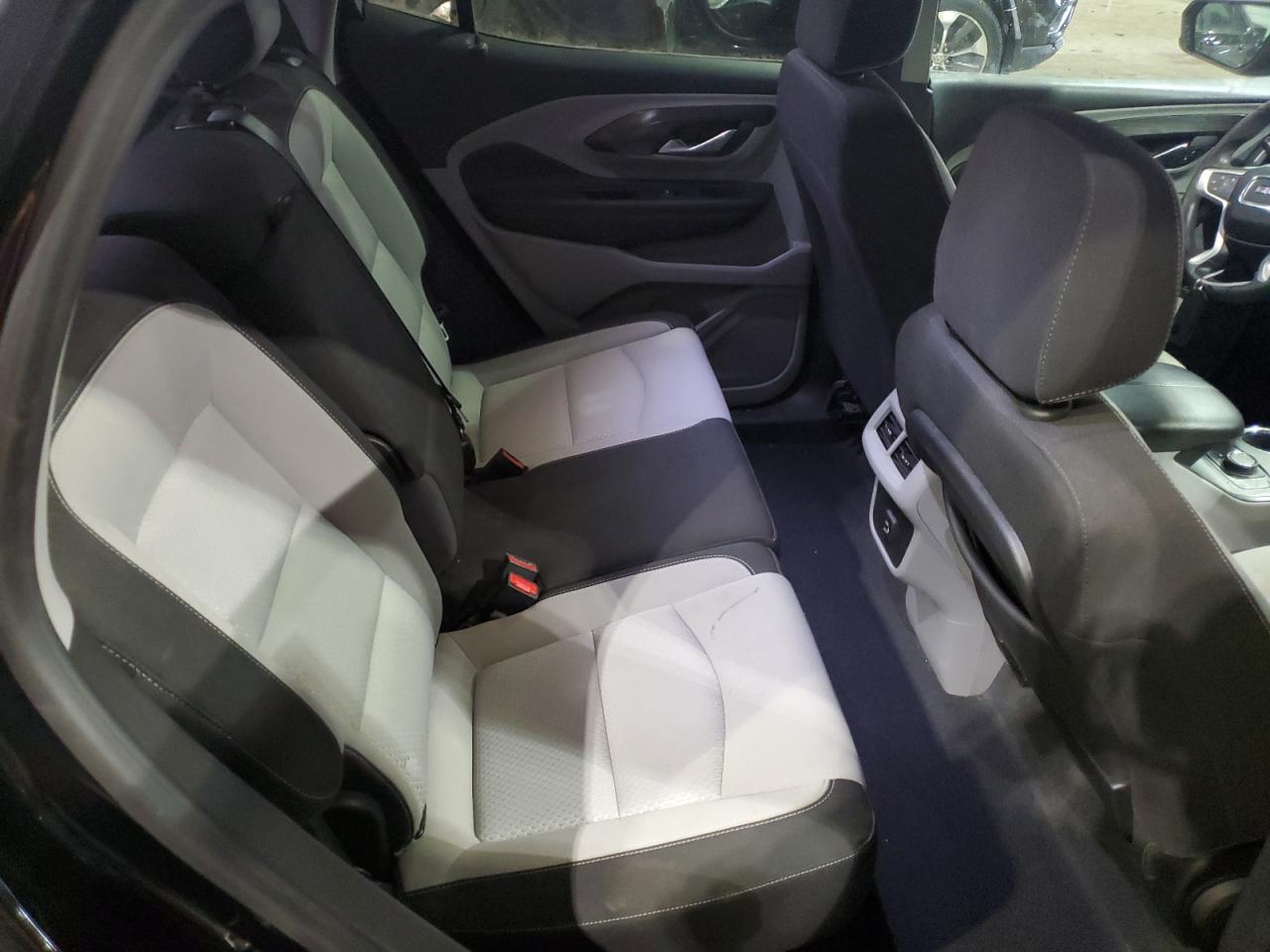 2022 GMC Terrain - Image 11