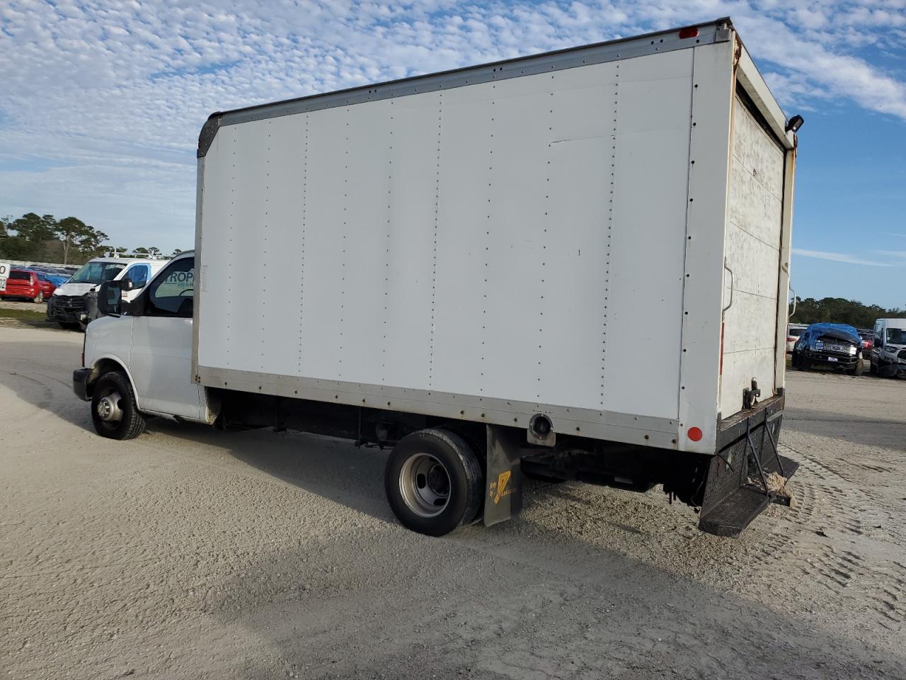2010 Chevrolet Express - Image 2