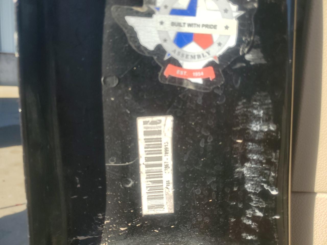 2010 Cadillac Escalade - Image 13