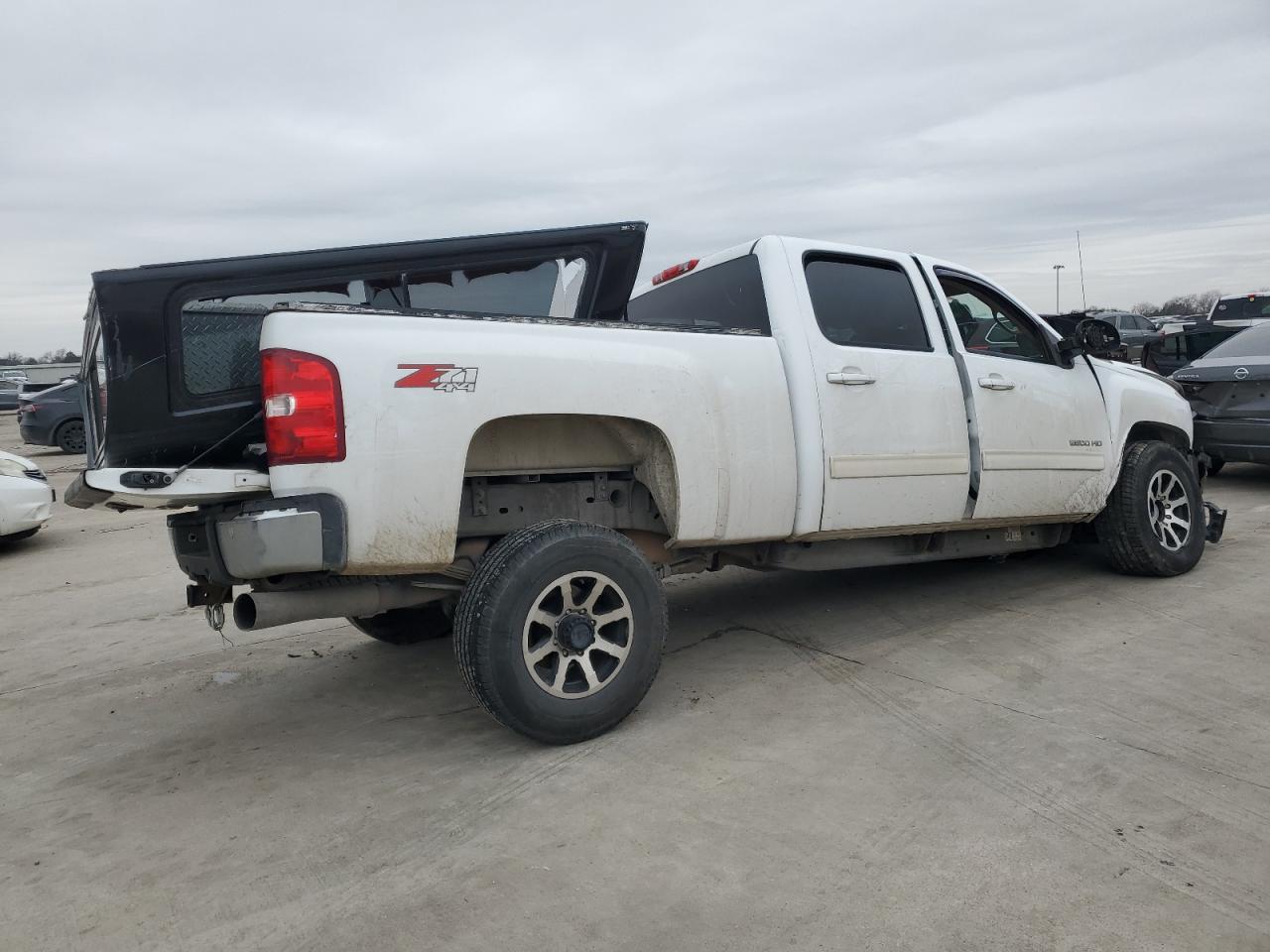 2010 Chevrolet Silverado - Image 3