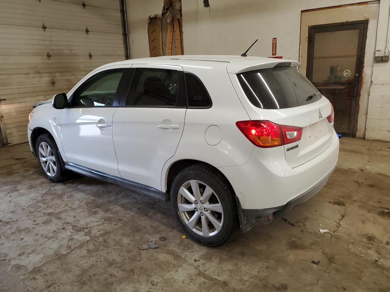 2015 Mitsubishi Outlander - Image 2