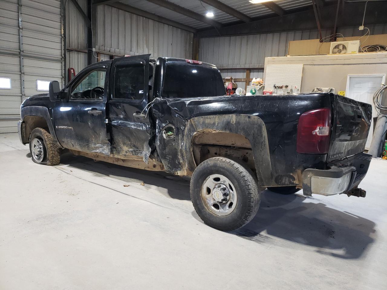 2009 Chevrolet Silverado - Image 2