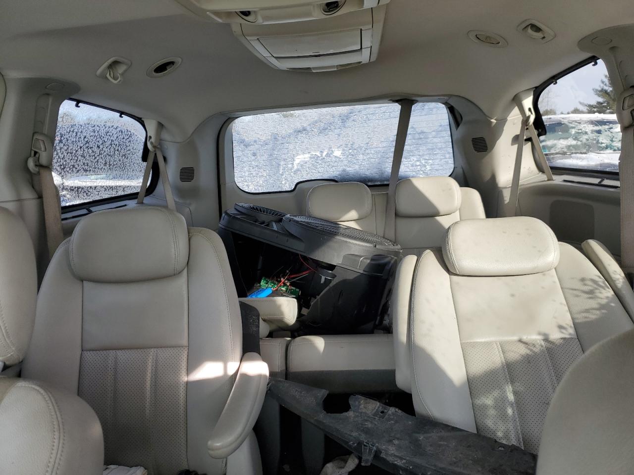2009 Chrysler Town & Country - Image 10