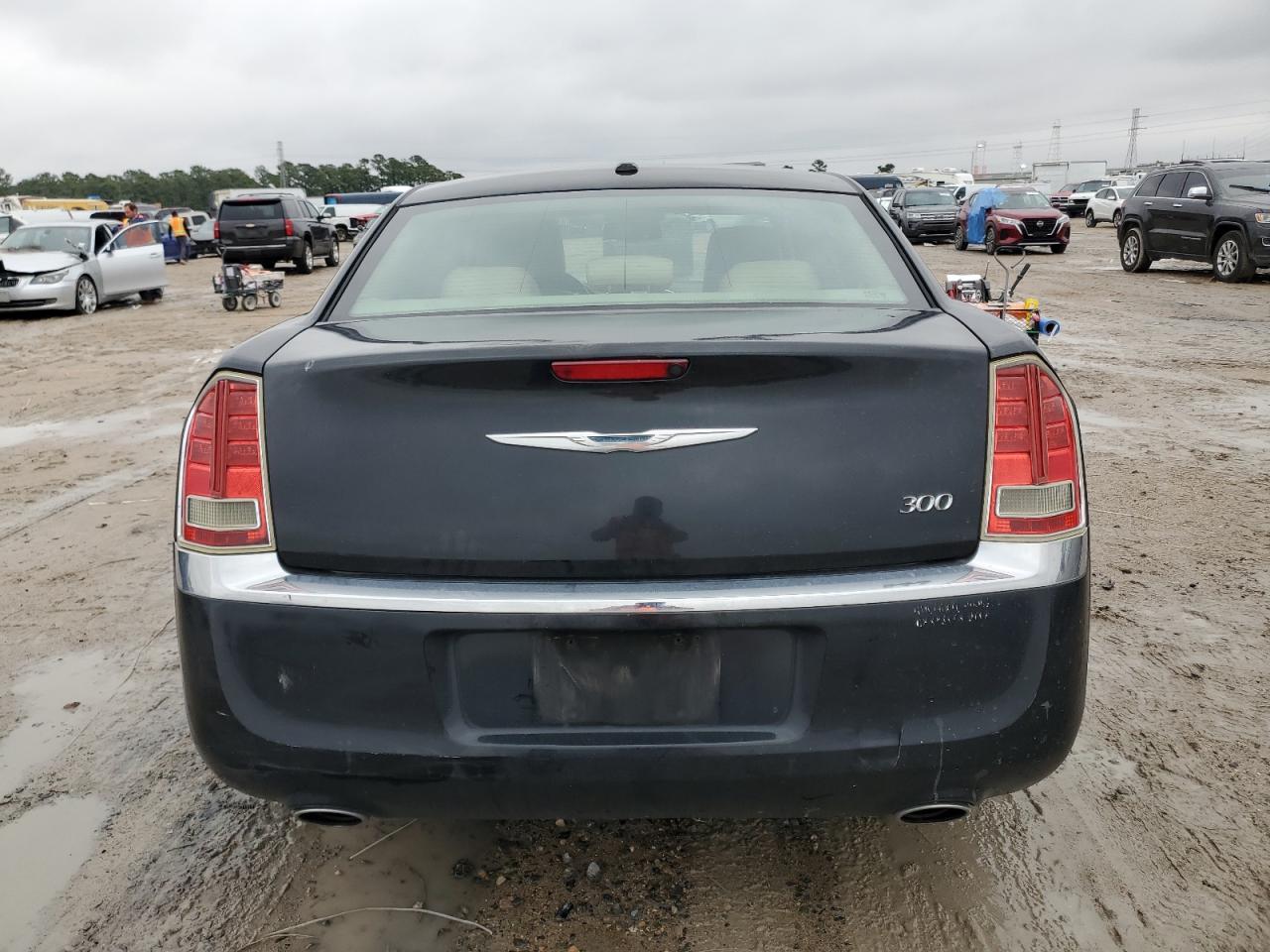 2013 Chrysler 300 - Image 6
