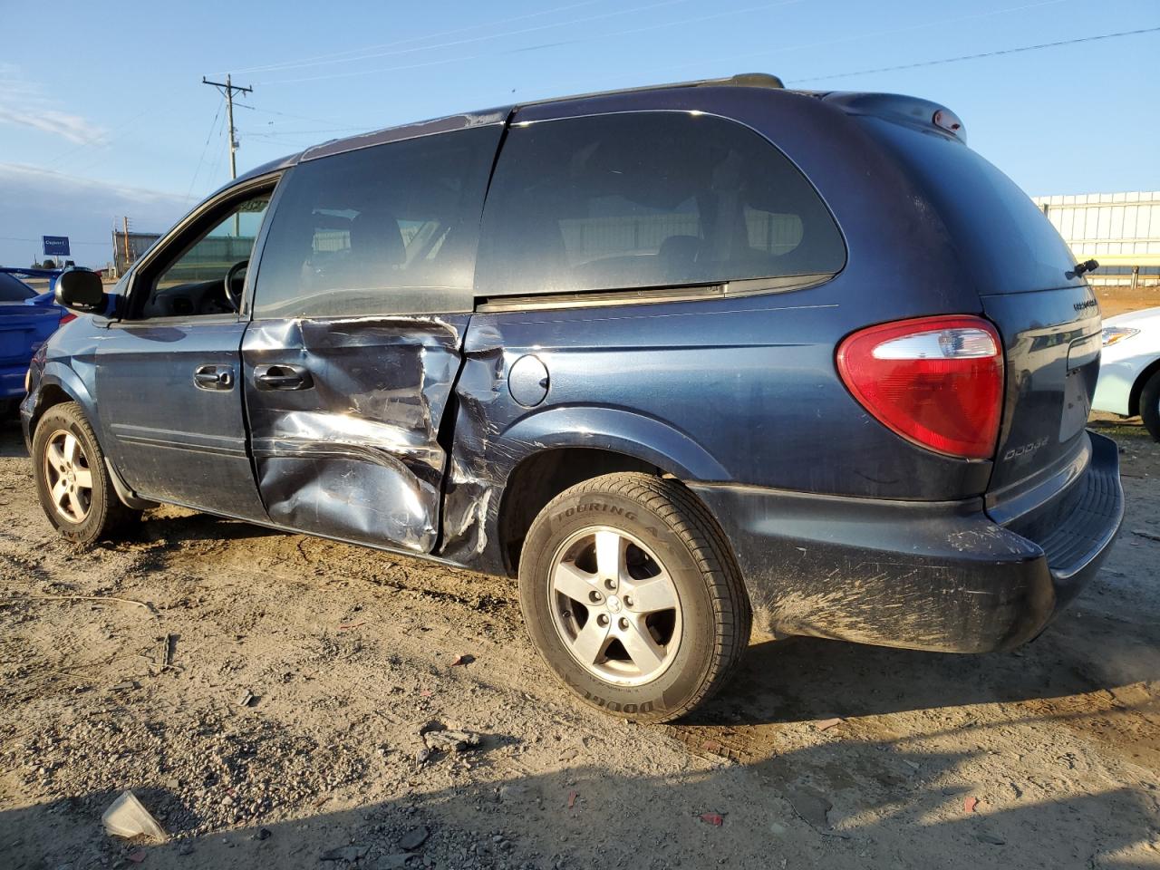 2005 Dodge Caravan - Image 2
