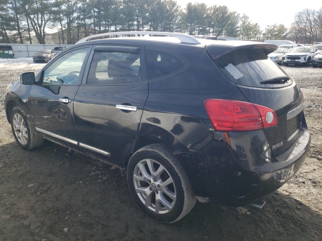 2011 Nissan Rogue - Image 2