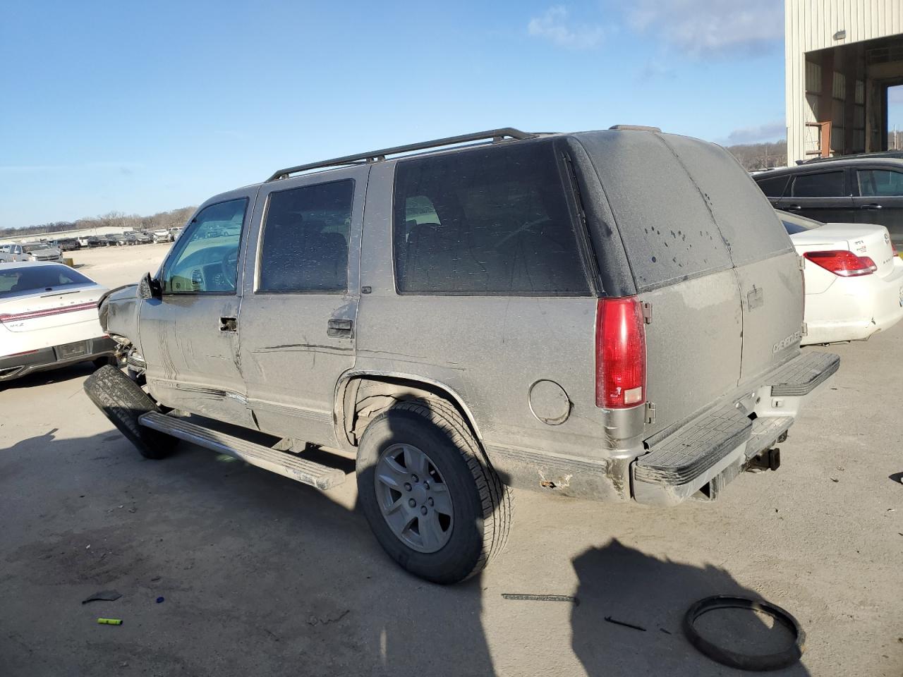 1999 Chevrolet Tahoe - Image 2