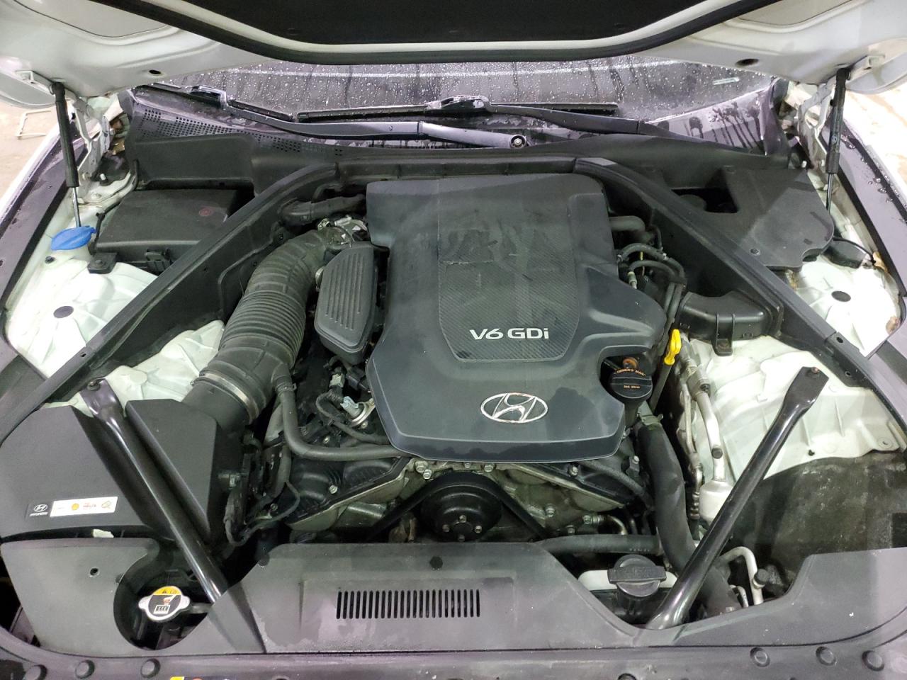 2015 Hyundai Genesis - Image 11