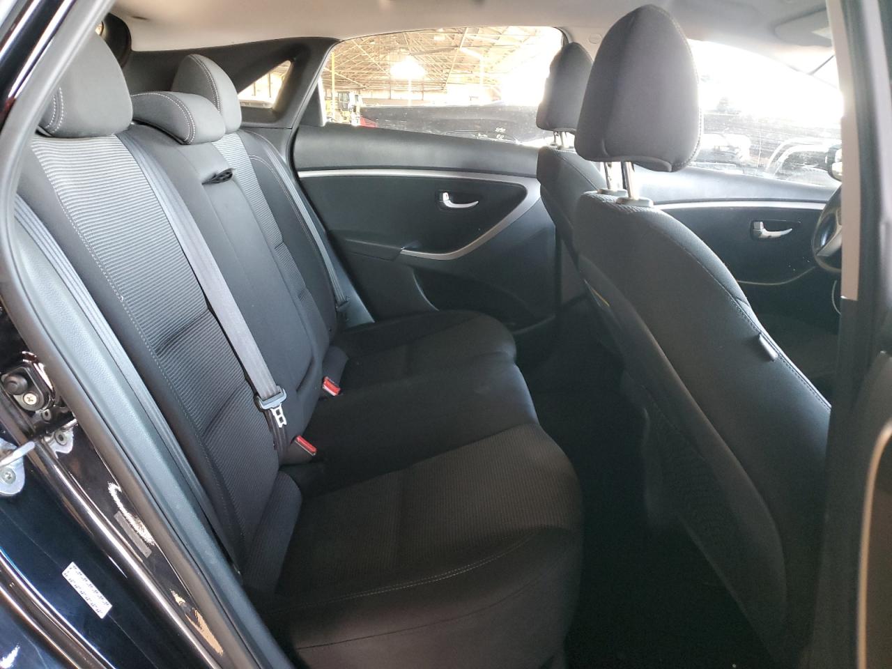 2017 Hyundai Elantra - Image 10