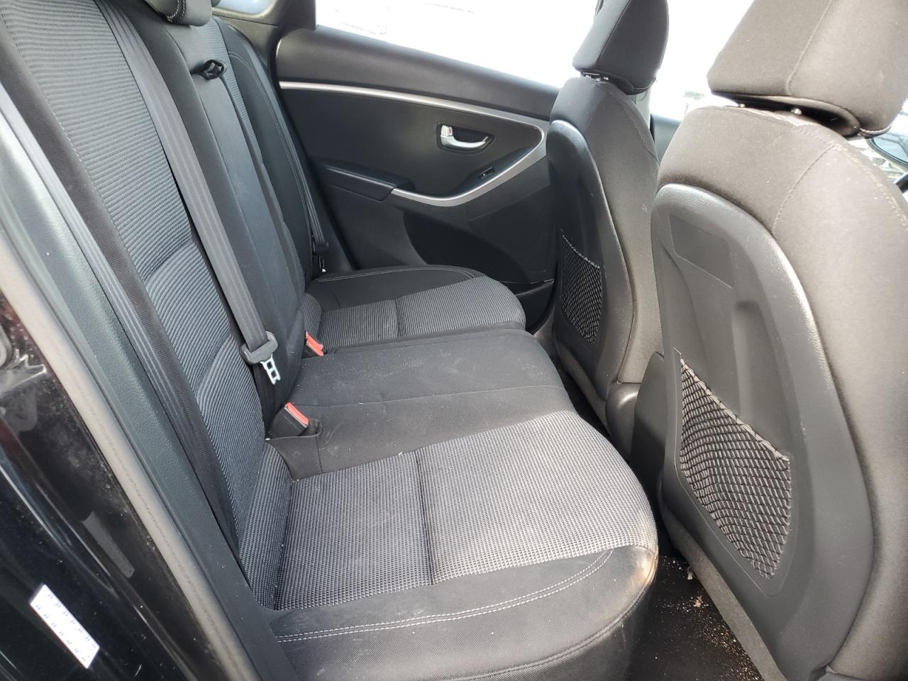 2017 Hyundai Elantra - Image 10