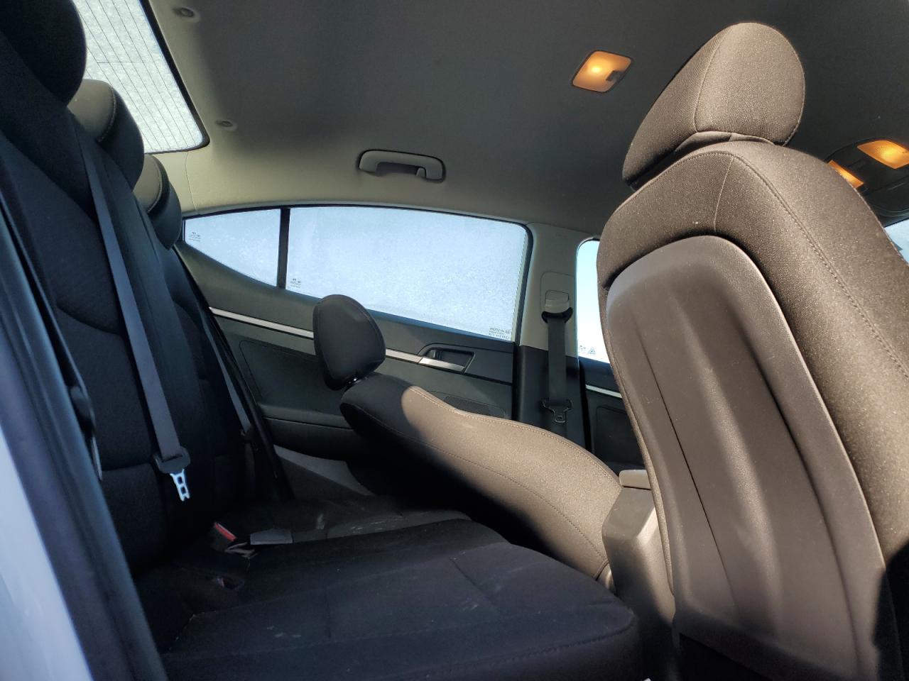 2019 Hyundai Elantra - Image 10