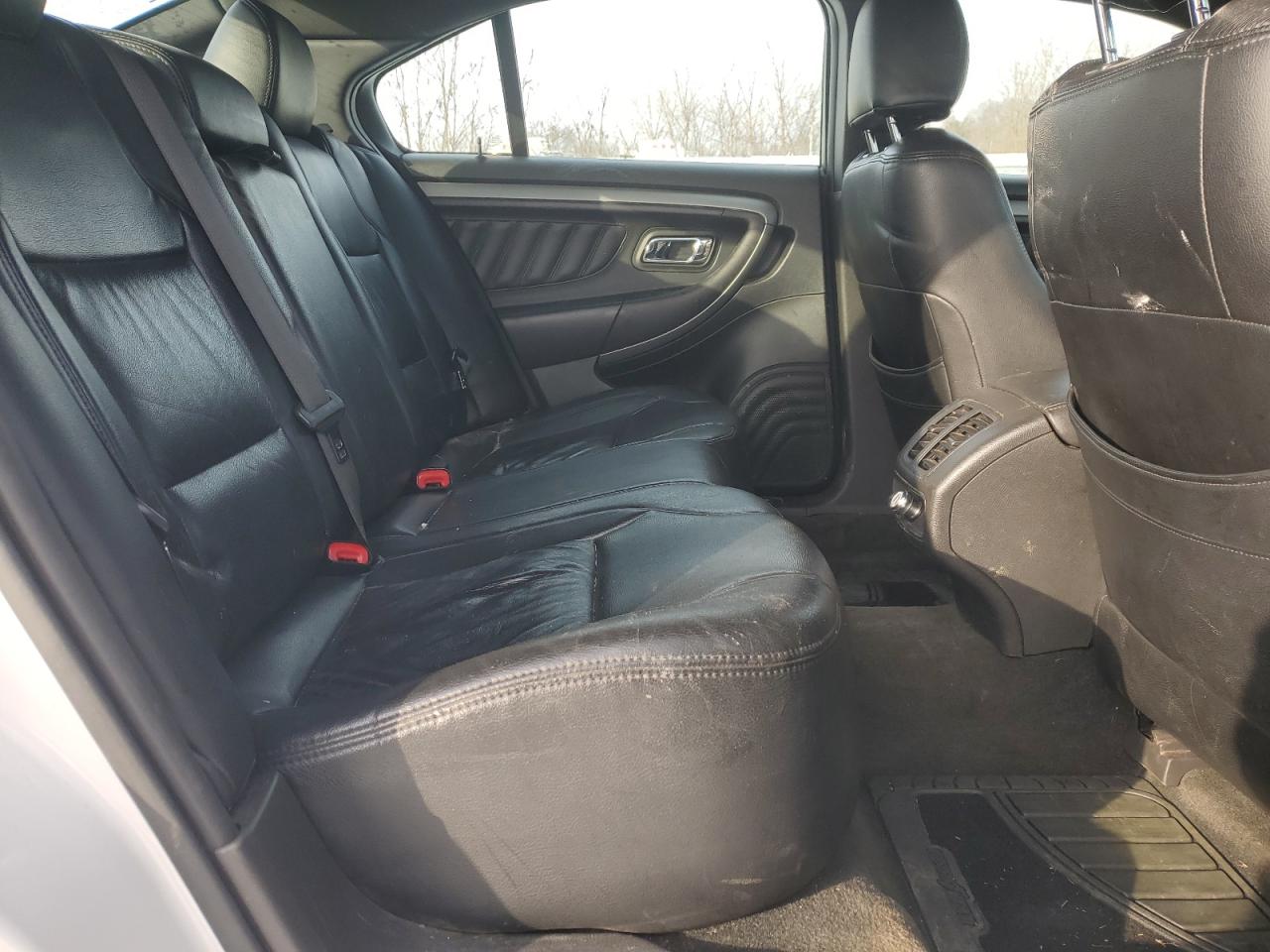 2016 Ford Taurus - Image 10