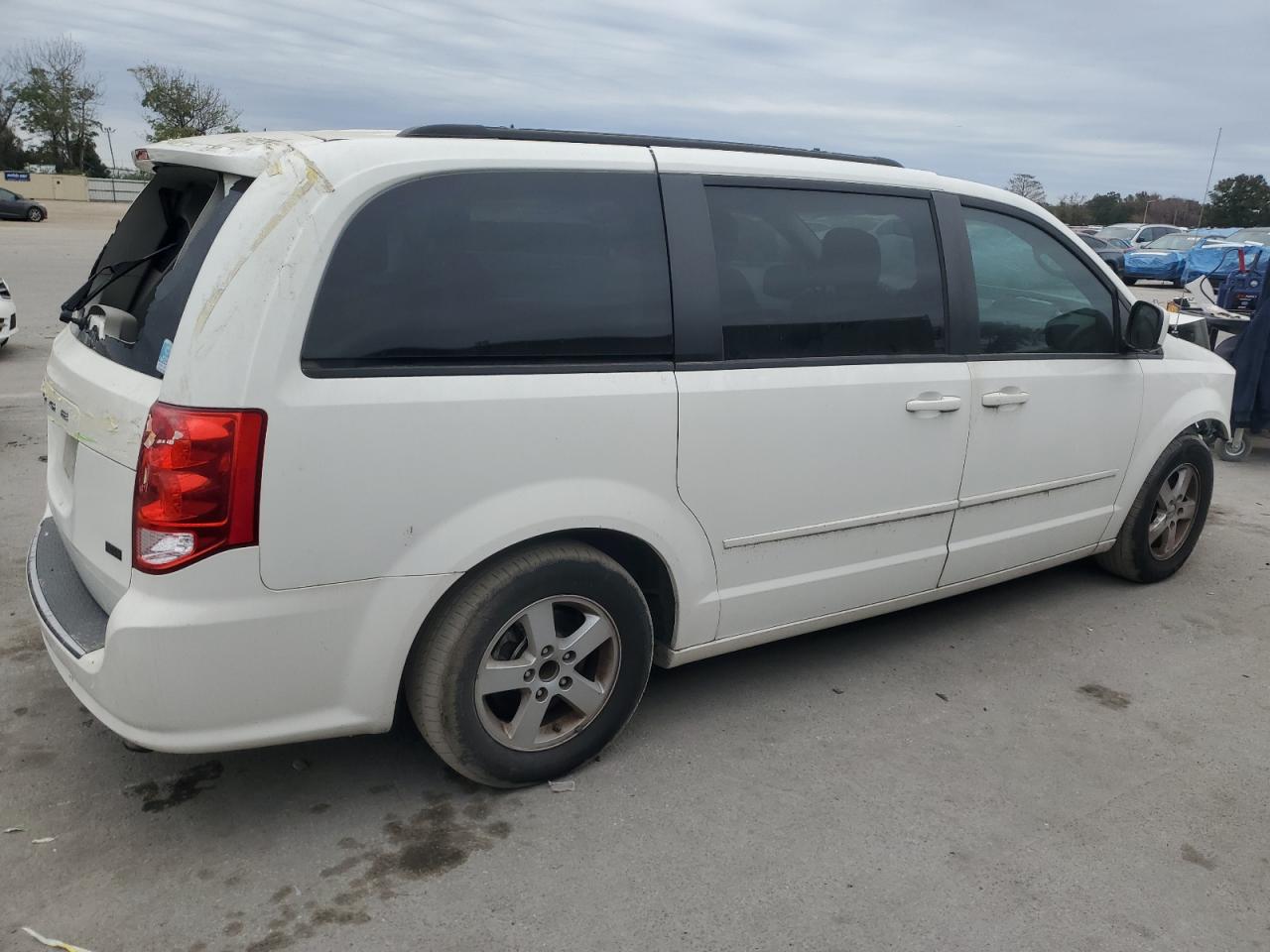 2012 Dodge Caravan - Image 3