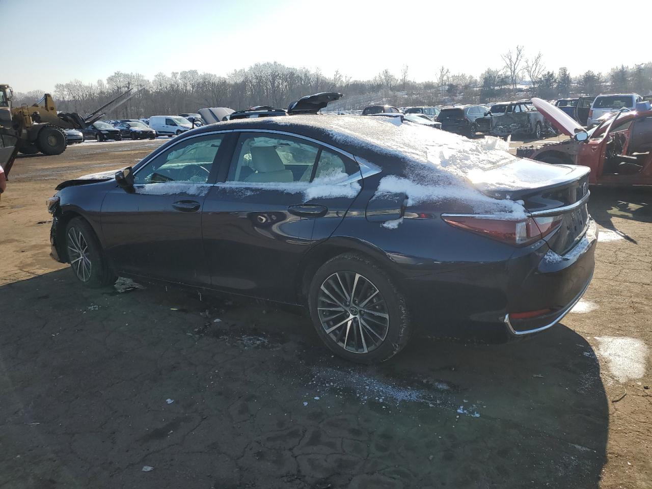 2025 Lexus ES - Image 2