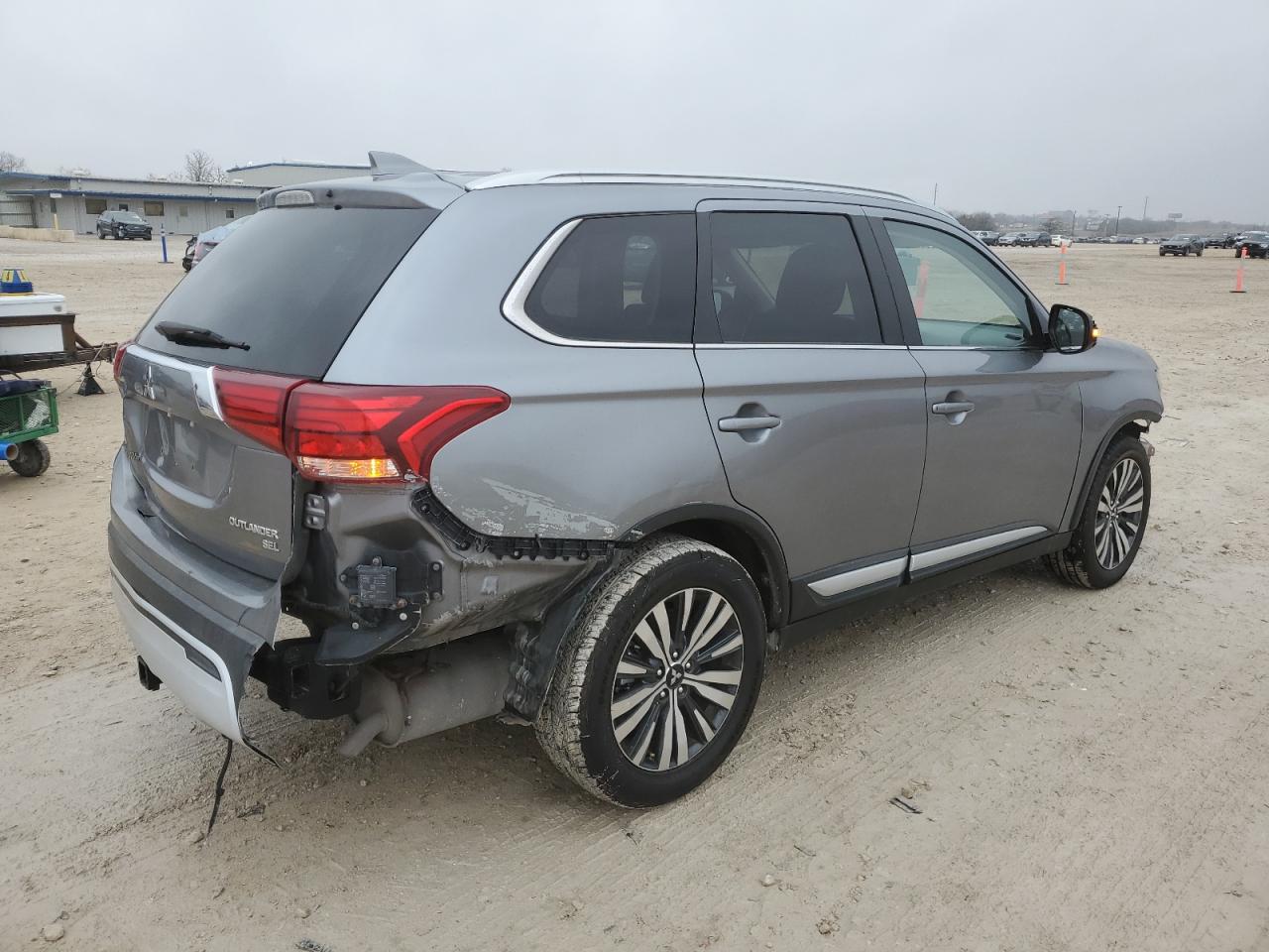 2019 Mitsubishi Outlander - Image 3