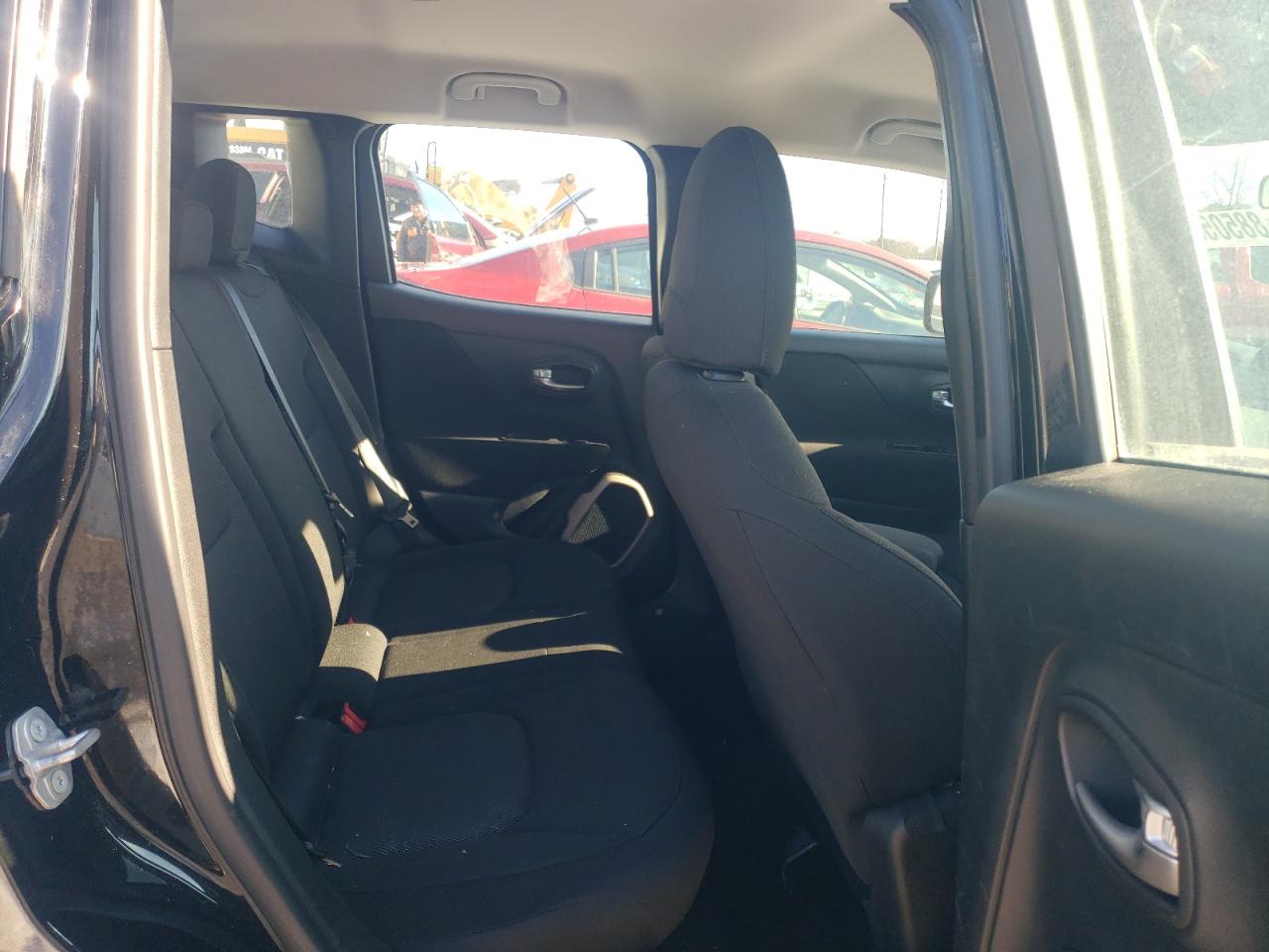 2015 Jeep Renegade - Image 11