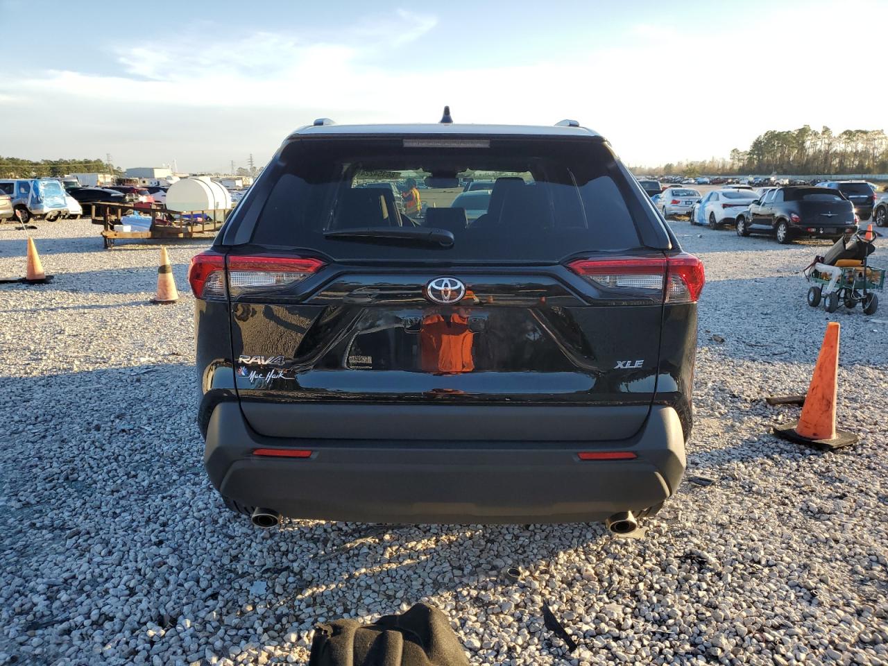 2024 Toyota RAV 4 - Image 6