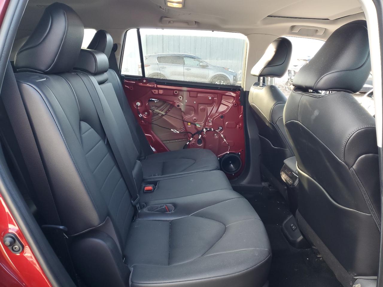 2021 Toyota Highlander - Image 11