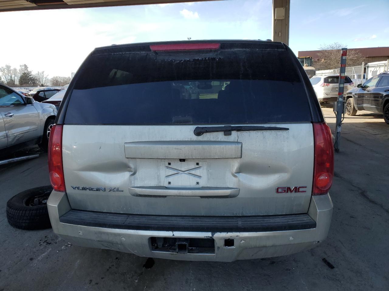 2014 GMC Yukon - Image 6