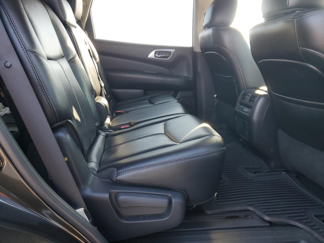 2015 Nissan Pathfinder - Image 11