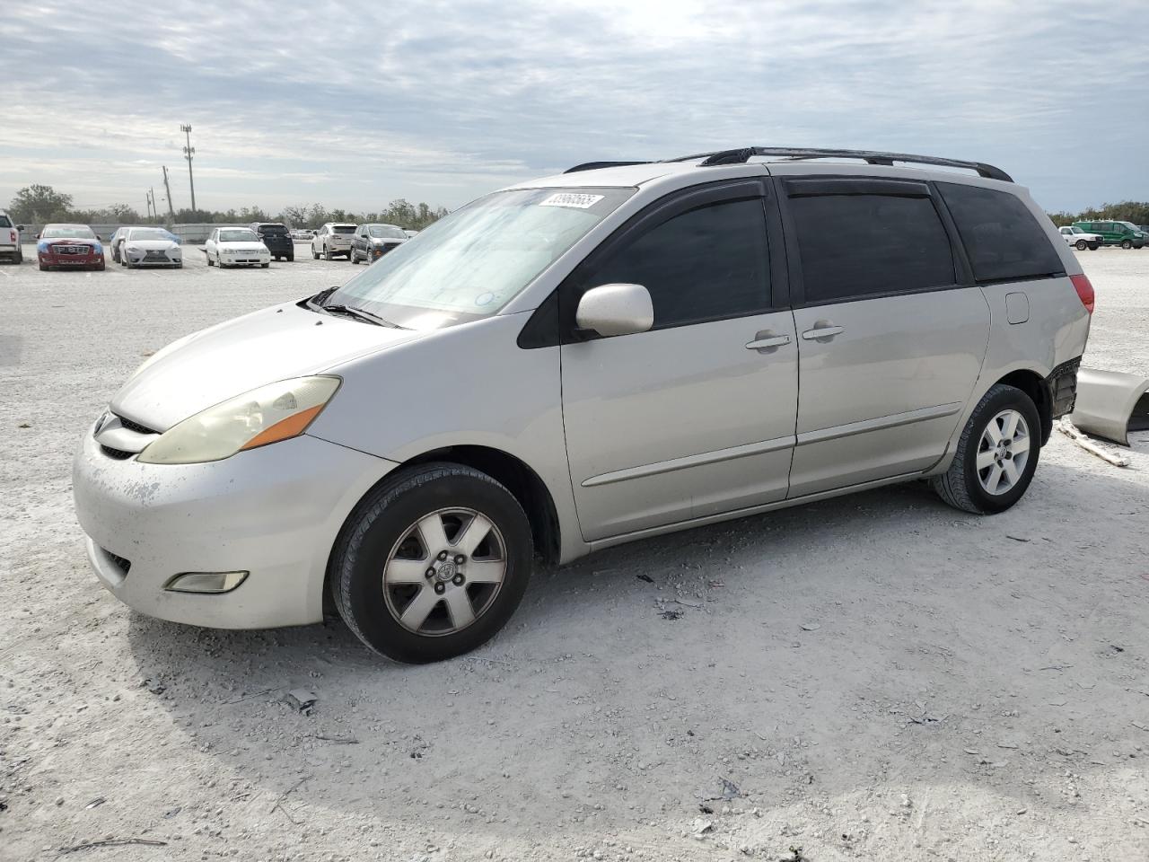 2006 Toyota Sienna Xle за продажба в Arcadia, FL - Rear End