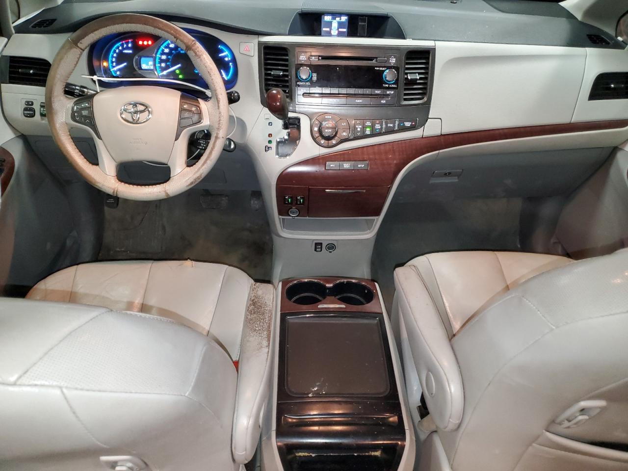 2013 Toyota Sienna - Image 8