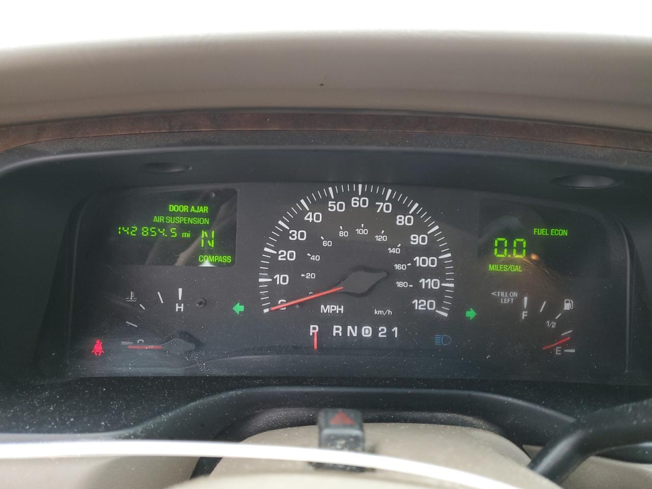 2001 Lincoln Town Car - Image 9