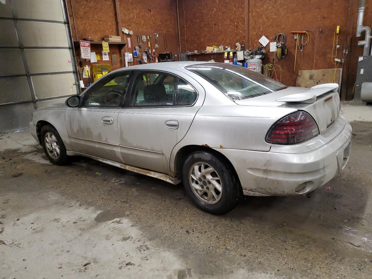 2004 Pontiac Grand AM - Image 2