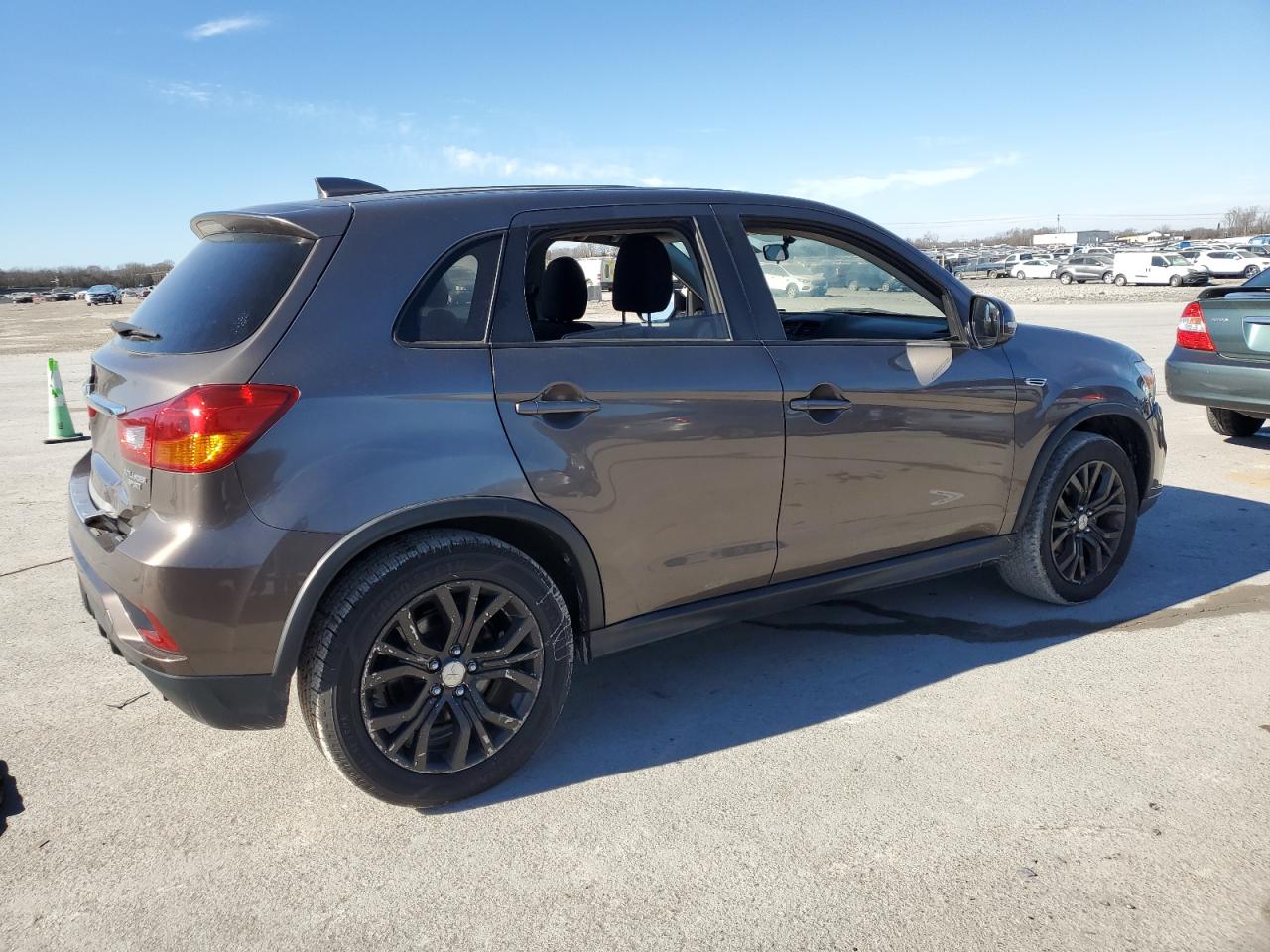 2018 Mitsubishi Outlander - Image 3